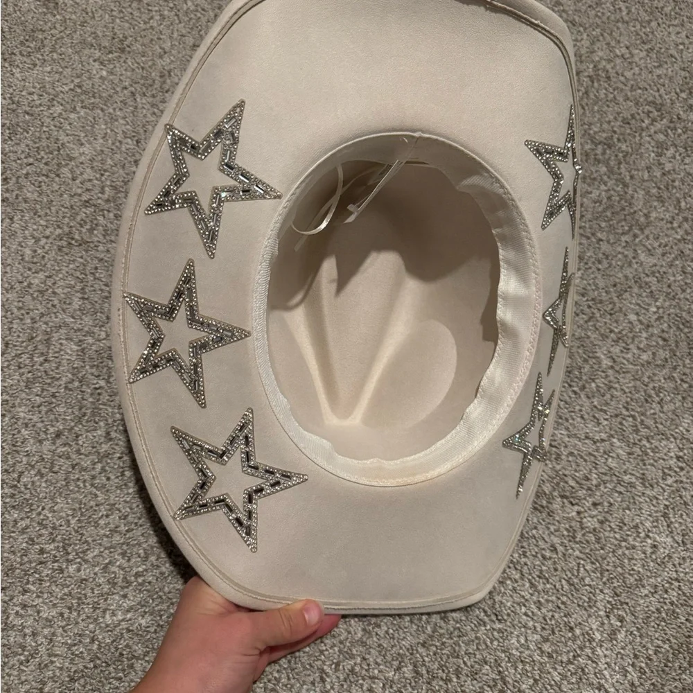 Classic Cream Western Hat - Picture 2 of 5